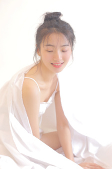 老汉在瓜棚玩两个偷瓜女
